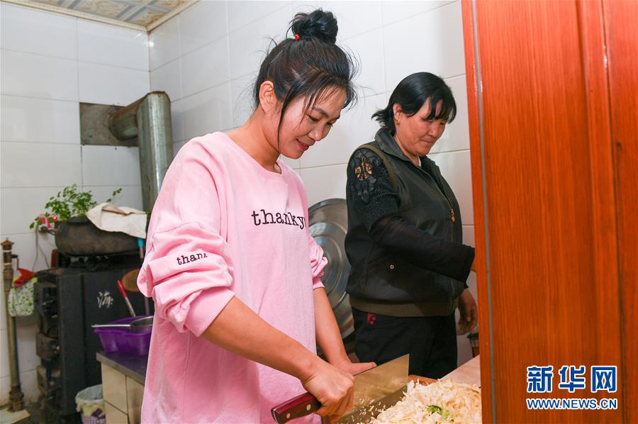 （壯麗70年&middot;奮斗新時(shí)代&middot;圖文互動(dòng)）（2）情同一家，守望相助，共奔小康&mdash;&mdash;內(nèi)蒙古興安盟巴彥敖包嘎查民族團(tuán)結(jié)見聞