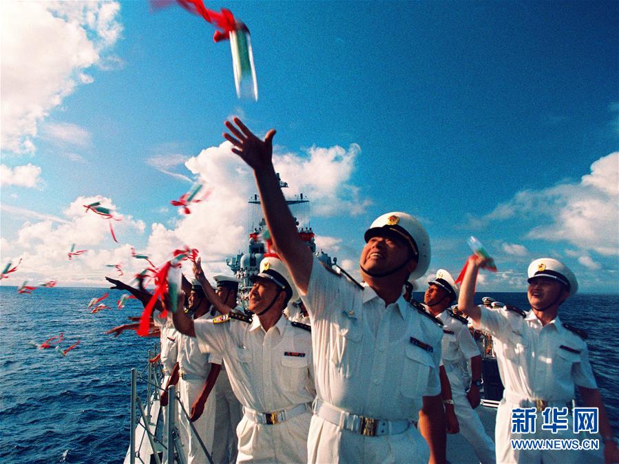 （新華全媒頭條&middot;人民海軍70年&middot;圖文互動）（1）向海圖強(qiáng)春潮涌&mdash;&mdash;黨中央、中央軍委和習(xí)主席關(guān)心人民海軍建設(shè)發(fā)展紀(jì)實(shí)