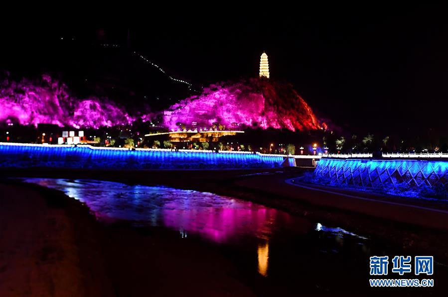 （新華全媒頭條&middot;圖文互動(dòng)）（1）春暉沐浴寶塔山&mdash;&mdash;寫(xiě)在延安各縣整體脫貧摘帽之際