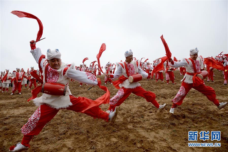 （新華全媒頭條&middot;圖文互動(dòng)）（6）春暉沐浴寶塔山&mdash;&mdash;寫(xiě)在延安各縣整體脫貧摘帽之際