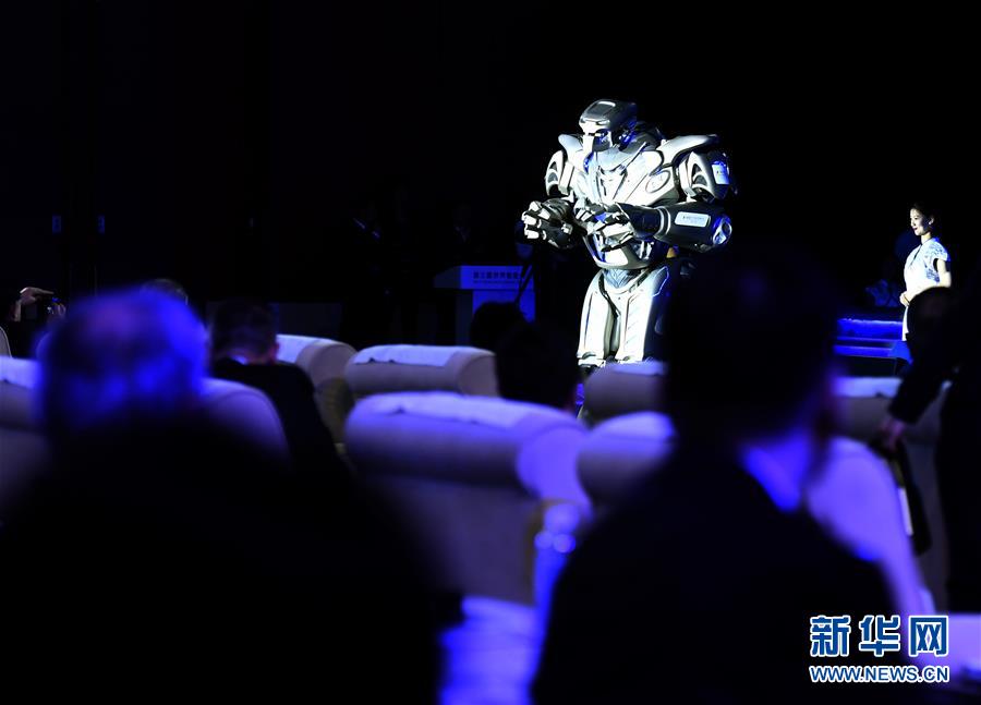 （新華全媒頭條&middot;圖文互動(dòng)）（1）擁抱智能新時(shí)代：世界智能大會(huì)釋放了哪些新信號(hào)？