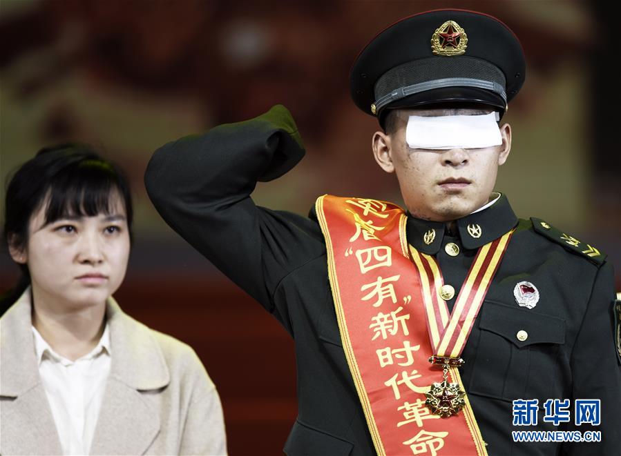 （時(shí)代先鋒&middot;圖文互動(dòng)）（3）新時(shí)代最可愛的人&mdash;&mdash;記陸軍某掃雷排爆大隊(duì)英雄戰(zhàn)士杜富國(guó)