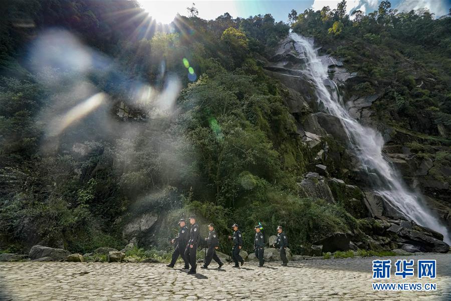 （愛國情 奮斗者&middot;圖文互動）（3）警民情深&mdash;&mdash;記云南貢山縣獨龍江鄉(xiāng)邊境派出所