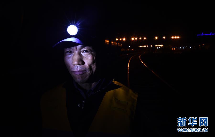 （新華全媒頭條&middot;壯麗70年&middot;奮斗新時(shí)代&middot;圖文互動(dòng)）（9）開(kāi)拓雪域高原的夢(mèng)想之路&mdash;&mdash;來(lái)自青藏鐵路的蹲點(diǎn)報(bào)告