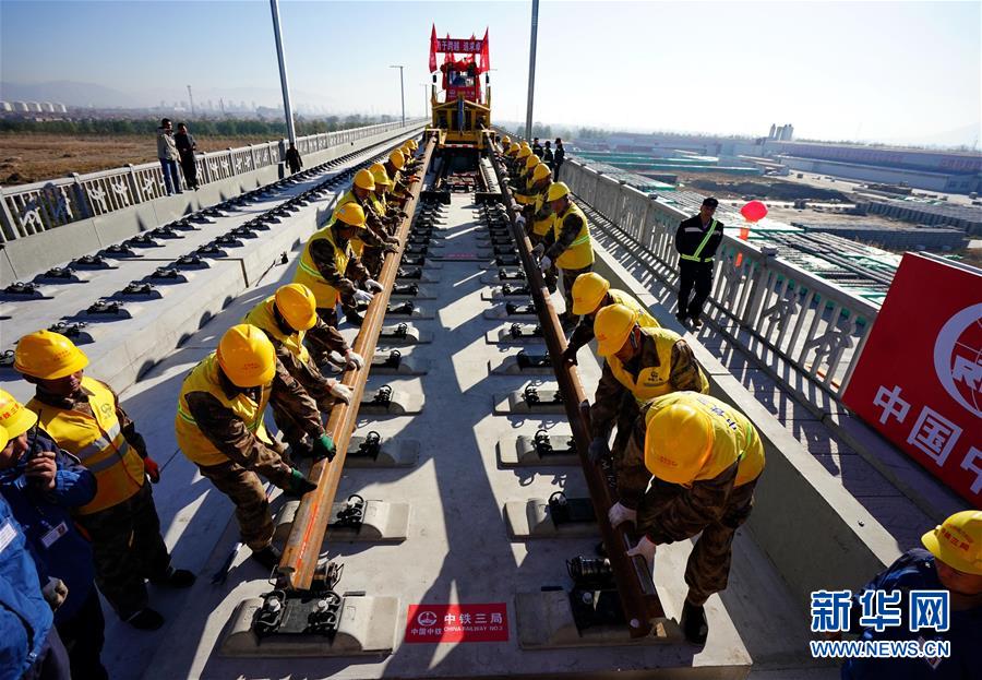 （新華全媒頭條&middot;圖文互動(dòng)）（7）百年&ldquo;筑夢(mèng)&rdquo;的榮光&mdash;&mdash;寫在京張高鐵全線軌道貫通之際