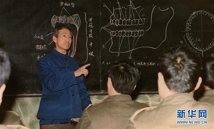 （新華全媒頭條&middot;時(shí)代先鋒&middot;圖文互動(dòng)）（10）傳奇的英雄 無悔的忠誠&mdash;&mdash;記刑偵痕跡檢驗(yàn)專家崔道植