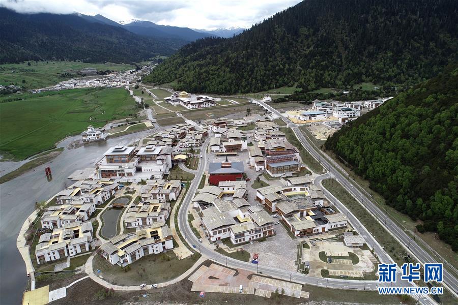 （壯麗70年&middot;奮斗新時(shí)代&middot;圖文互動(dòng)）（1）駛向幸福的&ldquo;天路&rdquo;&mdash;&mdash;川藏公路藏區(qū)變遷