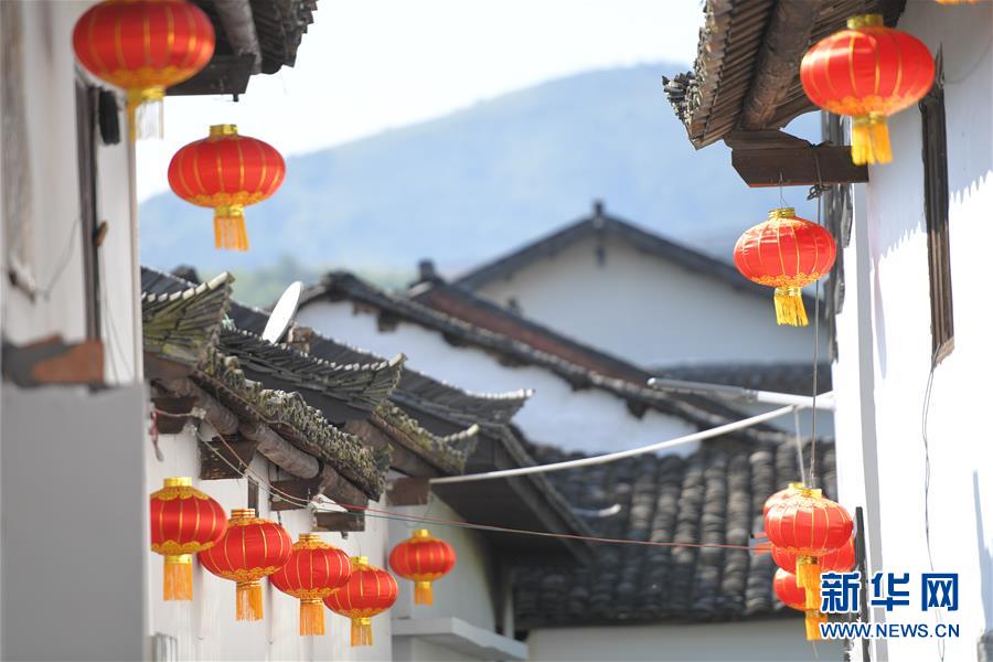 （壯麗70年&middot;奮斗新時(shí)代&mdash;&mdash;記者再走長(zhǎng)征路&middot;圖文互動(dòng)）（7）半條被子折射軍民魚(yú)水情