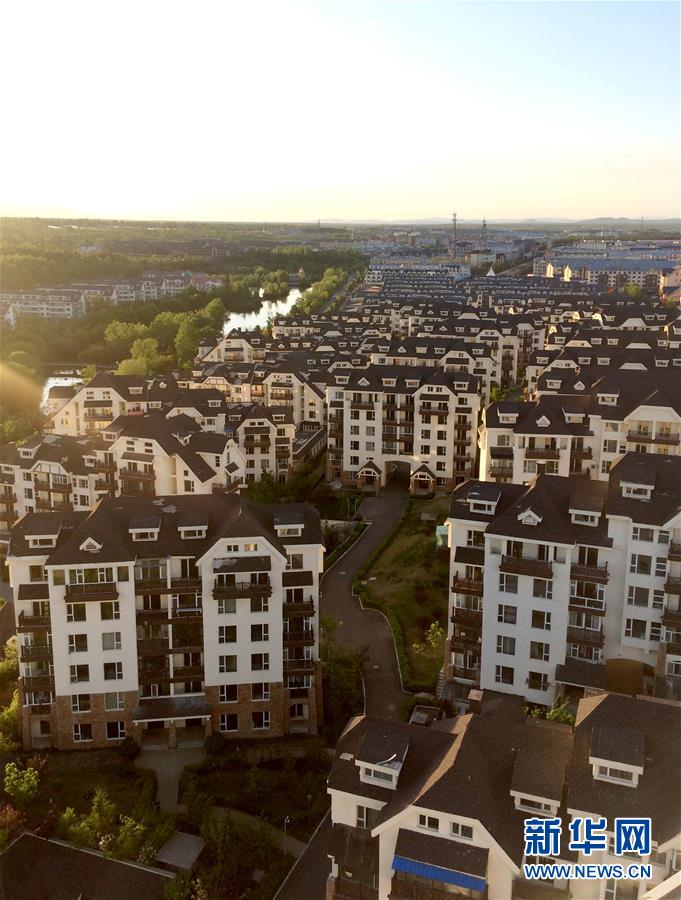 （在習近平新時代中國特色社會主義思想指引下&mdash;&mdash;新時代新作為新篇章&middot;圖文互動）（2）在這里，遇見&ldquo;詩和遠方&rdquo;&mdash;&mdash;長白山下&ldquo;第一鎮(zhèn)&rdquo;的全域旅游實踐