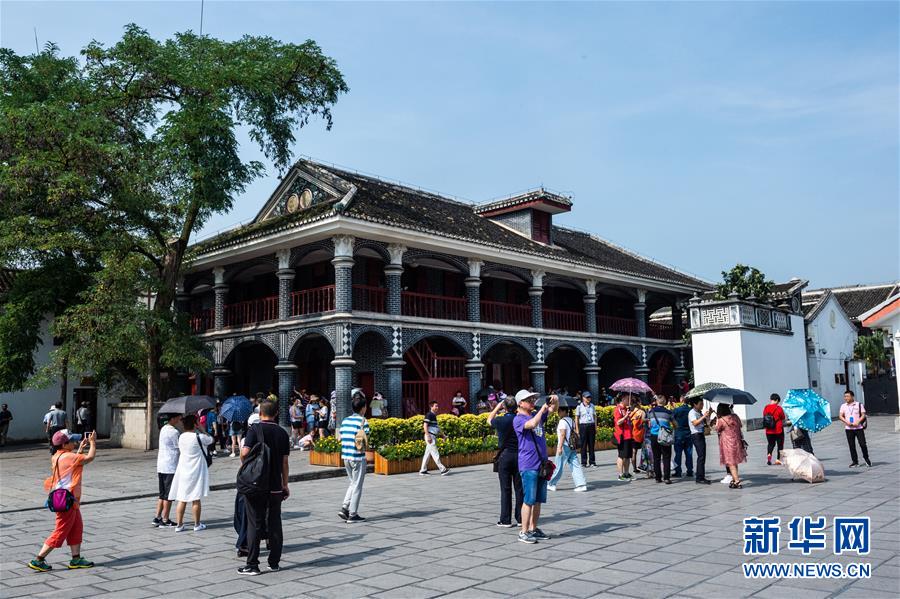 （新華全媒頭條&middot;壯麗70年&middot;奮斗新時(shí)代&mdash;&mdash;記者再走長征路&middot;圖文互動(dòng)）（7）偉大轉(zhuǎn)折是怎樣發(fā)生的&mdash;&mdash;重回遵義會(huì)議現(xiàn)場(chǎng)