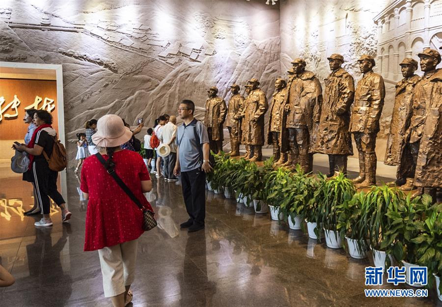 （新華全媒頭條&middot;壯麗70年&middot;奮斗新時(shí)代&mdash;&mdash;記者再走長征路&middot;圖文互動(dòng)）（8）偉大轉(zhuǎn)折是怎樣發(fā)生的&mdash;&mdash;重回遵義會(huì)議現(xiàn)場(chǎng)