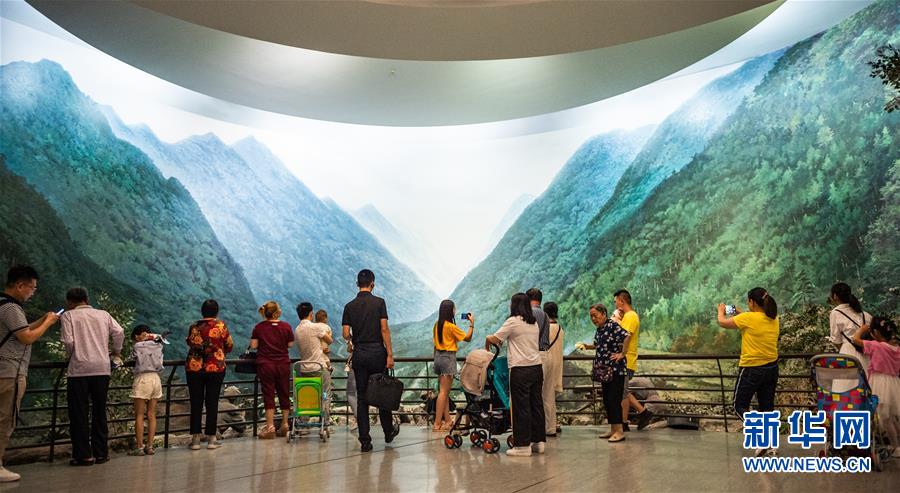 （新華全媒頭條&middot;壯麗70年&middot;奮斗新時(shí)代&mdash;&mdash;記者再走長征路&middot;圖文互動(dòng)）（11）偉大轉(zhuǎn)折是怎樣發(fā)生的&mdash;&mdash;重回遵義會(huì)議現(xiàn)場(chǎng)