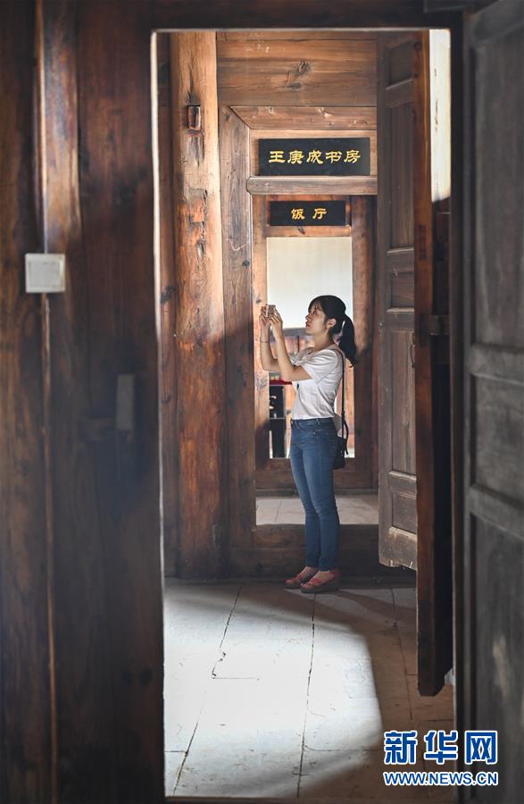 （壯麗70年&middot;奮斗新時(shí)代&mdash;&mdash;記者再走長征路&middot;圖文互動(dòng)）（3）一塊懷表的革命傳承：給王良將軍的一封信