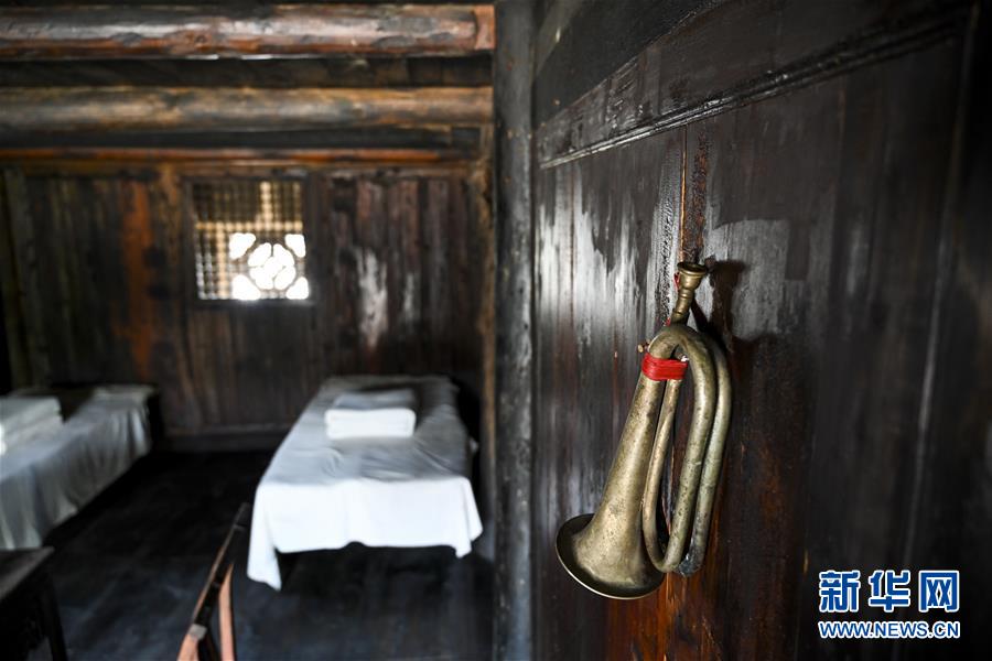 （壯麗70年&middot;奮斗新時(shí)代&mdash;&mdash;記者再走長(zhǎng)征路&middot;圖文互動(dòng)）（4）手捧棉被憶紅軍：走了那么多年，我們都念他們的好