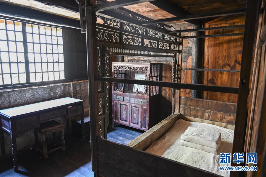 （壯麗70年&middot;奮斗新時(shí)代&mdash;&mdash;記者再走長(zhǎng)征路&middot;圖文互動(dòng)）（5）手捧棉被憶紅軍：走了那么多年，我們都念他們的好