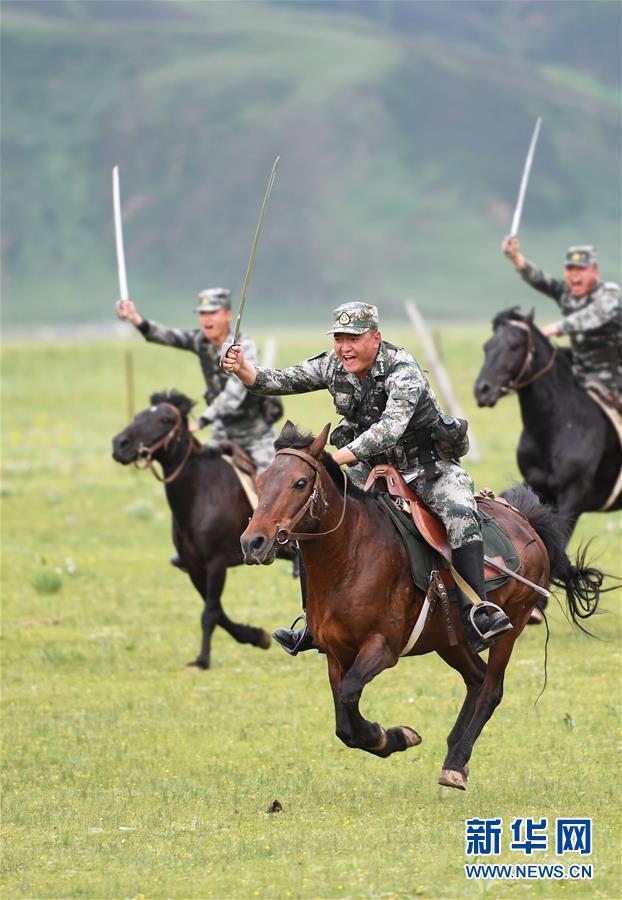 （新華全媒頭條&middot;愛國(guó)情 奮斗者&middot;圖文互動(dòng)）（2）初心不改 紅心向黨&mdash;&mdash;西部戰(zhàn)區(qū)陸軍某旅玉樹獨(dú)立騎兵連連長(zhǎng)尼都塔生一家四代跟黨走紀(jì)實(shí)