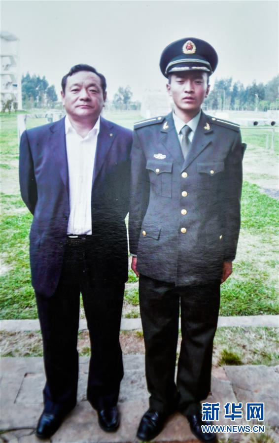 （新華全媒頭條&middot;愛國(guó)情 奮斗者&middot;圖文互動(dòng)）（7）初心不改 紅心向黨&mdash;&mdash;西部戰(zhàn)區(qū)陸軍某旅玉樹獨(dú)立騎兵連連長(zhǎng)尼都塔生一家四代跟黨走紀(jì)實(shí)