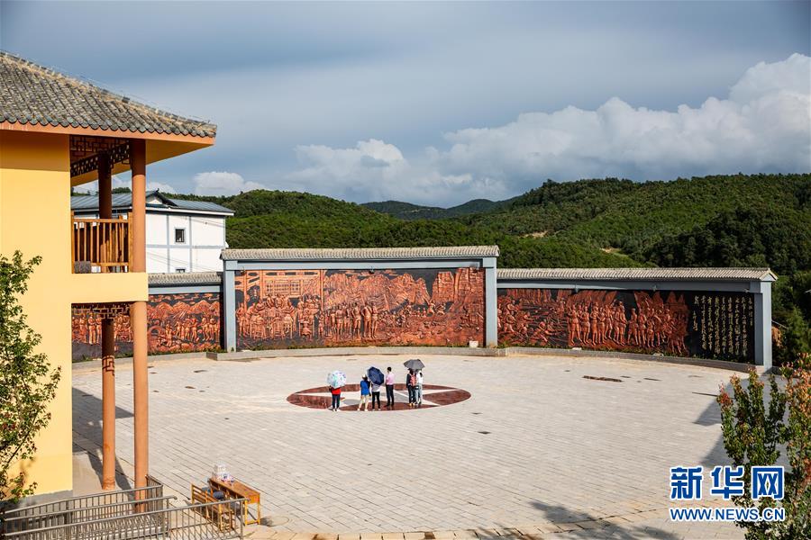 （新華全媒頭條&middot;壯麗70年&middot;奮斗新時(shí)代&mdash;&mdash;記者再走長(zhǎng)征路&middot;圖文互動(dòng)）（2）前進(jìn)，向著光明的方向&mdash;&mdash;尋訪金沙江畔紅色印記