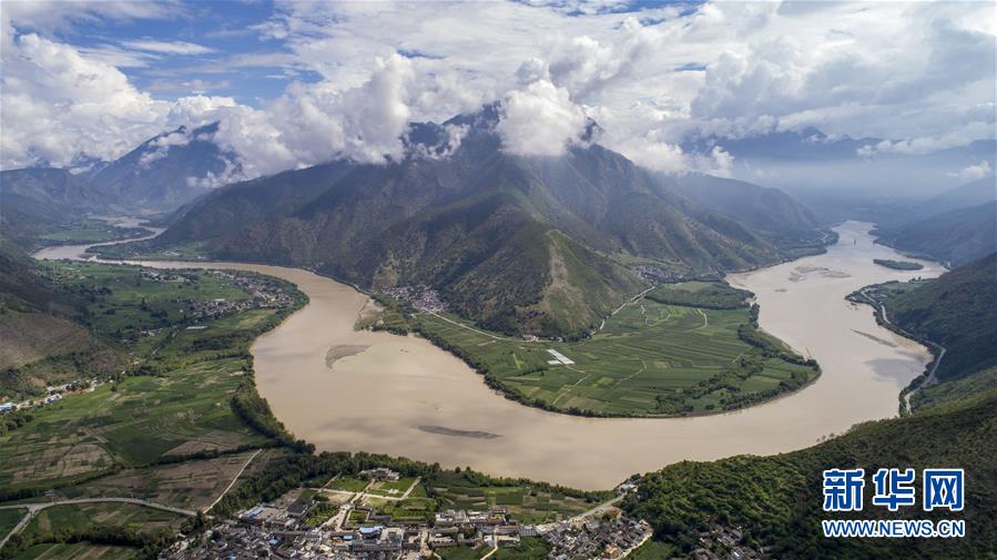 （新華全媒頭條&middot;壯麗70年&middot;奮斗新時(shí)代&mdash;&mdash;記者再走長(zhǎng)征路&middot;圖文互動(dòng)）（10）前進(jìn)，向著光明的方向&mdash;&mdash;尋訪金沙江畔紅色印記