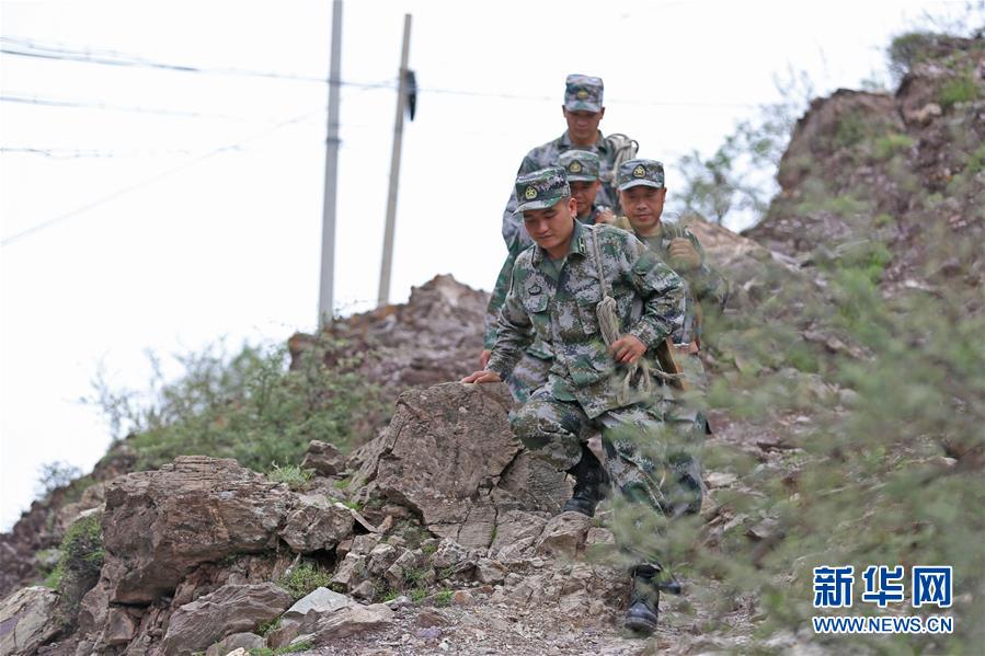 （圖文互動）（1）高原上的&ldquo;拴心石&rdquo;&mdash;&mdash;記某信息通信基地四營五連連長翁春芳