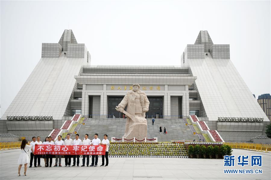 （新華全媒頭條&middot;圖文互動(dòng)）（1）百年油田正青春&mdash;&mdash;記新時(shí)代大慶精神大慶人