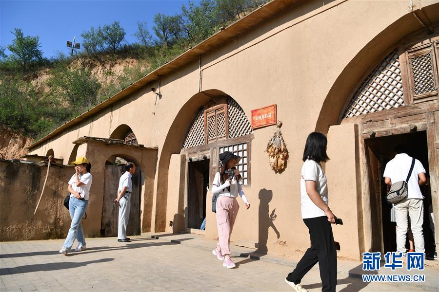 （新華全媒頭條&middot;壯麗70年&middot;奮斗新時(shí)代&mdash;&mdash;記者再走長(zhǎng)征路&middot;圖文互動(dòng)）（9）紅星，從這里照耀中國(guó)&mdash;&mdash;陜北見證中國(guó)革命的歷史轉(zhuǎn)折