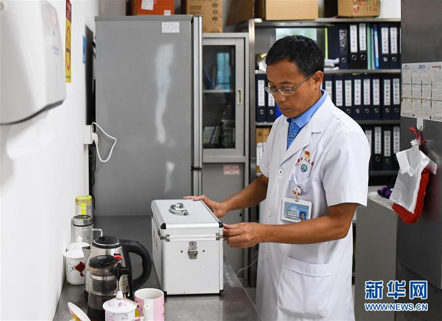 （新華全媒頭條&middot;圖文互動）（1）伶仃洋邊&ldquo;守門&rdquo;人&mdash;&mdash;記堅(jiān)守海島32年的黨員醫(yī)生王桂湘