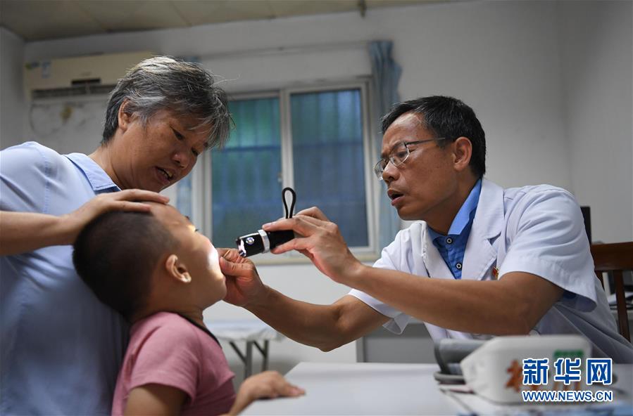 （新華全媒頭條&middot;圖文互動）（4）伶仃洋邊&ldquo;守門&rdquo;人&mdash;&mdash;記堅(jiān)守海島32年的黨員醫(yī)生王桂湘