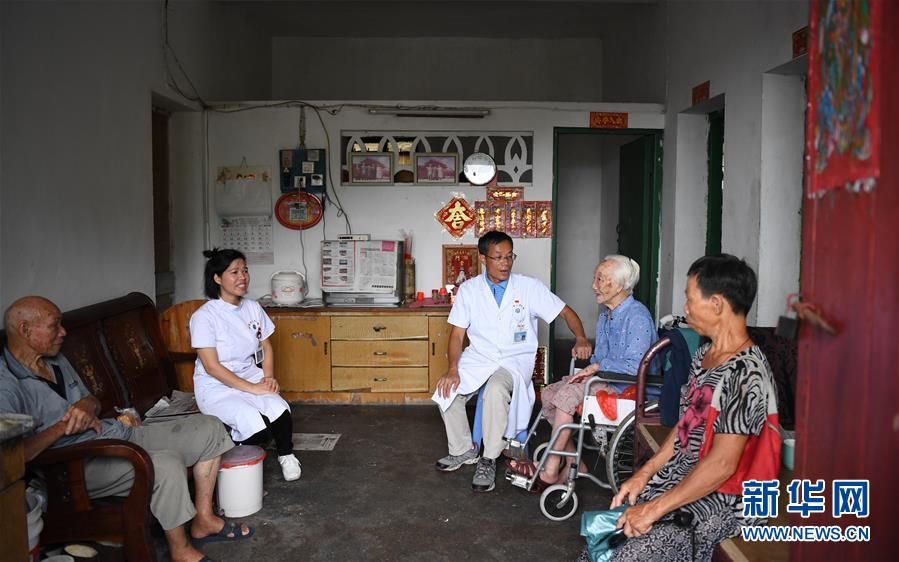 （新華全媒頭條&middot;圖文互動）（7）伶仃洋邊&ldquo;守門&rdquo;人&mdash;&mdash;記堅(jiān)守海島32年的黨員醫(yī)生王桂湘