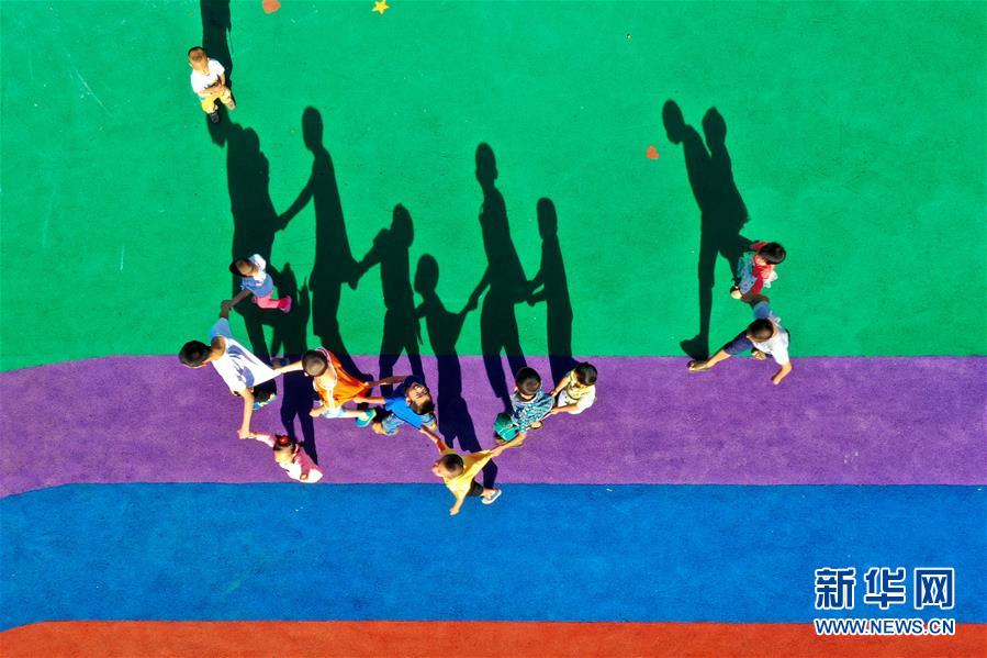 （在習(xí)近平新時(shí)代中國(guó)特色社會(huì)主義思想指引下&mdash;&mdash;新時(shí)代新作為新篇章&middot;總書(shū)記關(guān)心的百姓身邊事&middot;圖文互動(dòng)）（3）特別的愛(ài)，給特別的你&mdash;&mdash;特殊教育的別樣風(fēng)景