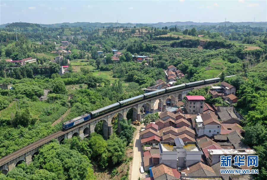 （壯麗70年&middot;奮斗新時代&mdash;&mdash;共和國發(fā)展成就巡禮）（3）人暢其行、貨暢其流&mdash;&mdash;共和國交通運輸業(yè)發(fā)展成就巡禮