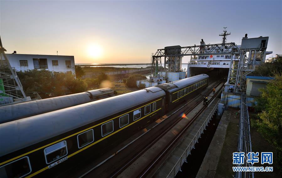 （壯麗70年&middot;奮斗新時代&mdash;&mdash;共和國發(fā)展成就巡禮）（11）人暢其行、貨暢其流&mdash;&mdash;共和國交通運輸業(yè)發(fā)展成就巡禮