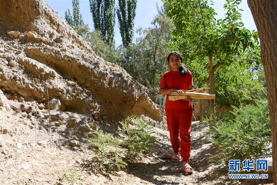 （決戰(zhàn)決勝脫貧攻堅(jiān)&middot;圖文互動(dòng)）（5）拋在舊鄉(xiāng)的&ldquo;火墻&rdquo;&mdash;&mdash;新疆易地扶貧搬遷安置點(diǎn)見(jiàn)聞