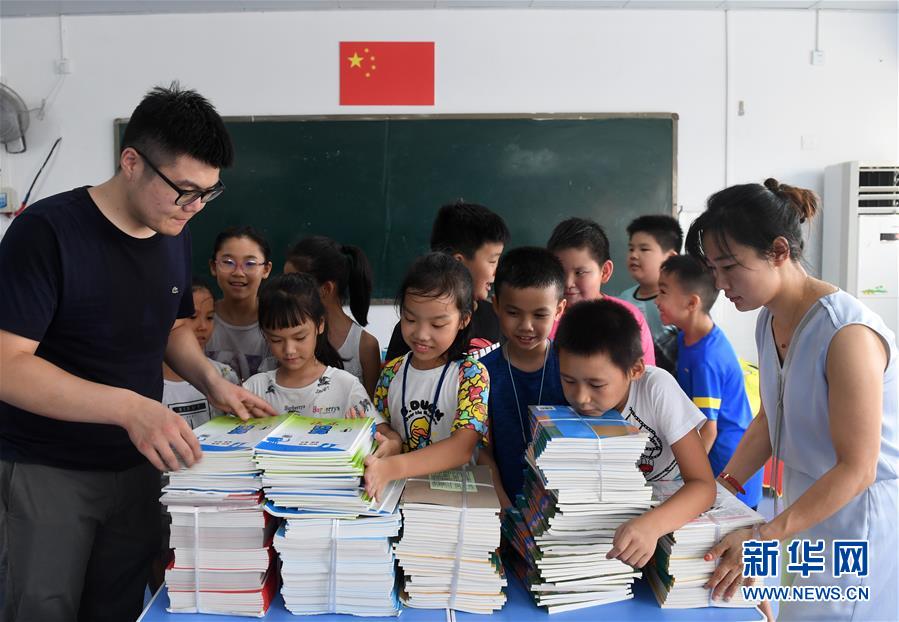 （新華全媒頭條&middot;自信中國&middot;70年啟示錄&middot;圖文互動(dòng)）（4）初心不改為人民&mdash;&mdash;從壯闊70年看中國情懷