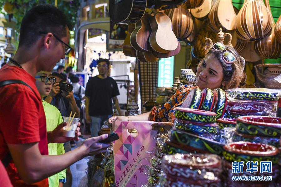 （新華全媒頭條&middot;圖文互動(dòng)）（4）同心筑夢(mèng)映天山&mdash;&mdash;新疆70年改革發(fā)展穩(wěn)定述評(píng)