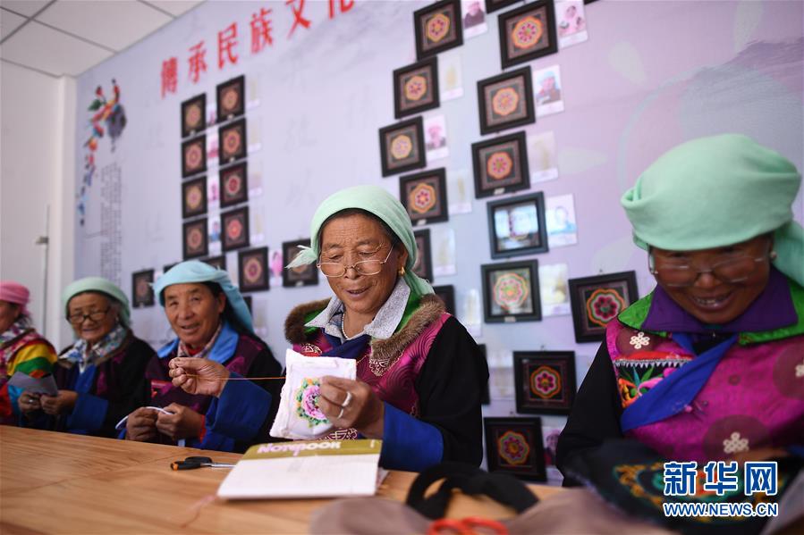 （集中連片特困地區(qū)貧困村調(diào)研行&middot;圖文互動(dòng)）（3）搬下山天地寬　真脫貧笑開顏&mdash;&mdash;青?；ブ磷遄灾慰h班彥村脫貧調(diào)查 