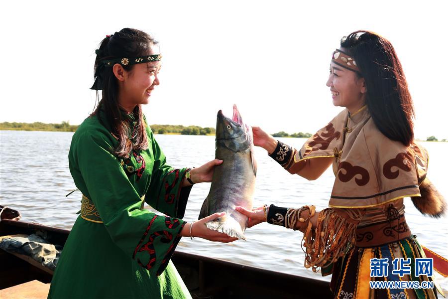 （新華全媒頭條&middot;圖文互動）（9）讓各民族手足相親守望相助&mdash;&mdash;以習(xí)近平同志為核心的黨中央關(guān)心少數(shù)民族和民族工作紀實