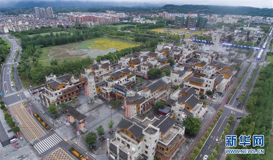 （新華全媒頭條&middot;圖文互動）（12）讓各民族手足相親守望相助&mdash;&mdash;以習(xí)近平同志為核心的黨中央關(guān)心少數(shù)民族和民族工作紀實