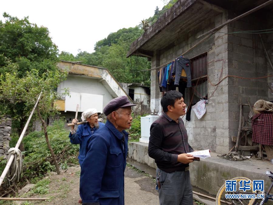 （新華全媒頭條&middot;圖文互動）（6）永不歸來的&ldquo;戰(zhàn)士&rdquo;&mdash;&mdash;追記倒在脫貧攻堅一線的貴州沿河縣駐村第一書記文偉紅