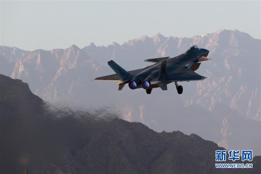 （新華全媒頭條&middot;人民空軍70年&middot;圖文互動）（14）陽光照耀奮飛的航程&mdash;&mdash;黨中央、中央軍委和習(xí)主席關(guān)心人民空軍建設(shè)發(fā)展紀(jì)實