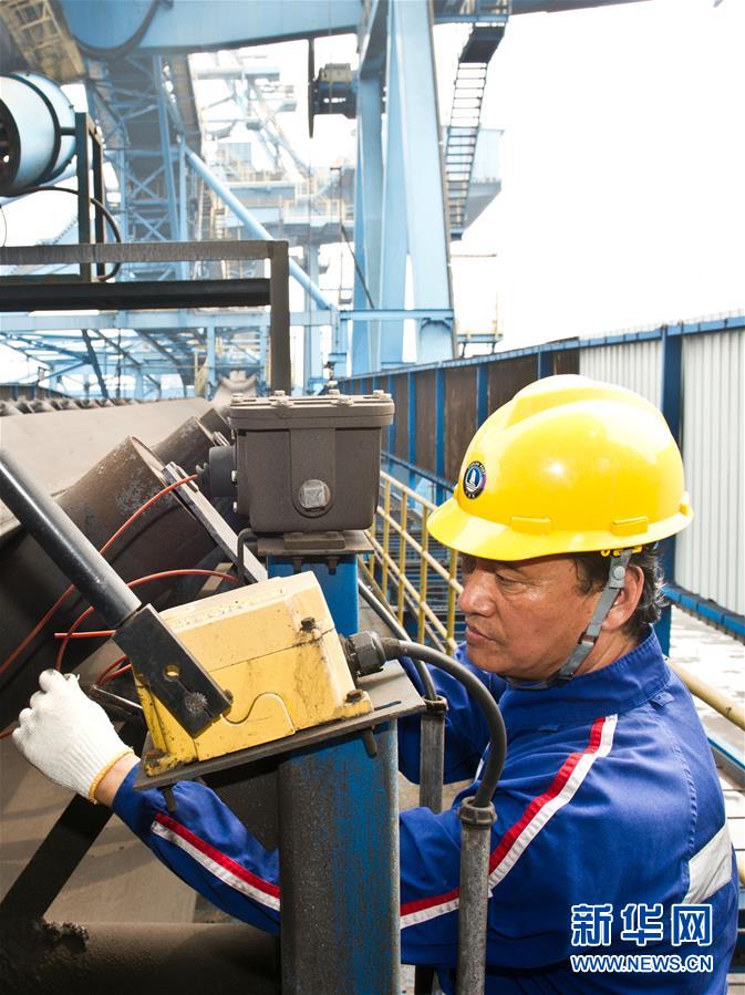 （愛國情 奮斗者&middot;圖文互動(dòng)）（1）錨定無悔奮進(jìn)的航向&mdash;&mdash;記港口創(chuàng)新路上的&ldquo;藍(lán)領(lǐng)專家&rdquo;孔祥瑞