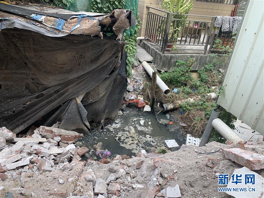 （圖文互動(dòng)）（3）河長(zhǎng)職責(zé)寫(xiě)得明明白白，條條舉措無(wú)一落實(shí)&mdash;&mdash;國(guó)務(wù)院檢查組暗訪核查佛山一農(nóng)村河涌黑臭十余年無(wú)人管理