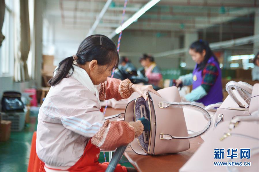 （圖文互動(dòng)）（3）人回鄉(xiāng)、錢回流、企回遷&mdash;&mdash;一個(gè)大石山區(qū)貧困縣的返鄉(xiāng)創(chuàng)業(yè)故事 