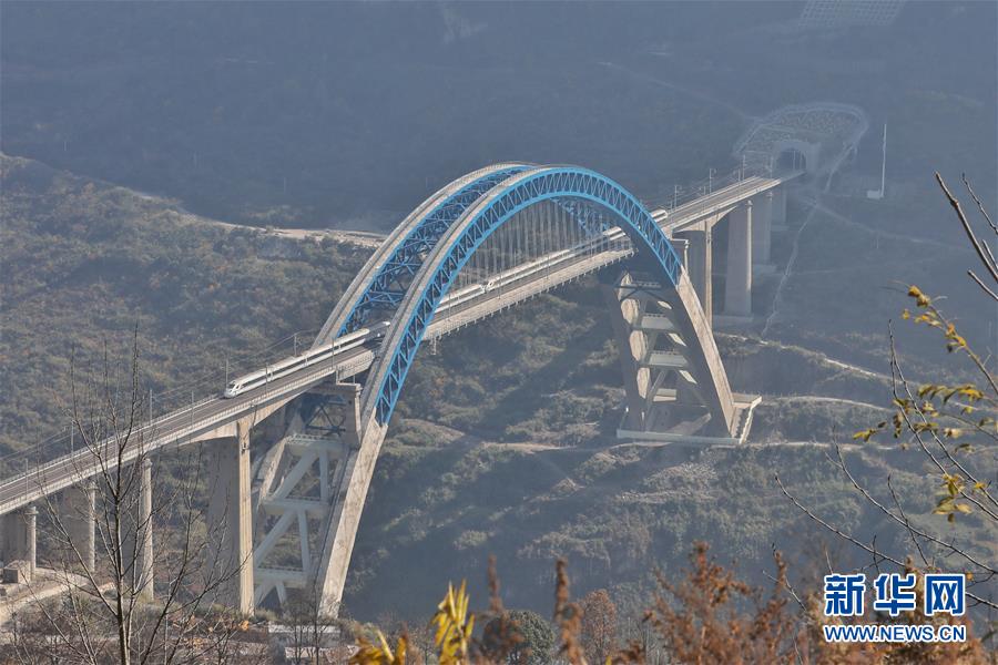 （新華全媒頭條&middot;圖文互動(dòng)）（1）烏蒙歡歌高鐵來(lái)&mdash;&mdash;寫在成貴高鐵通車之際