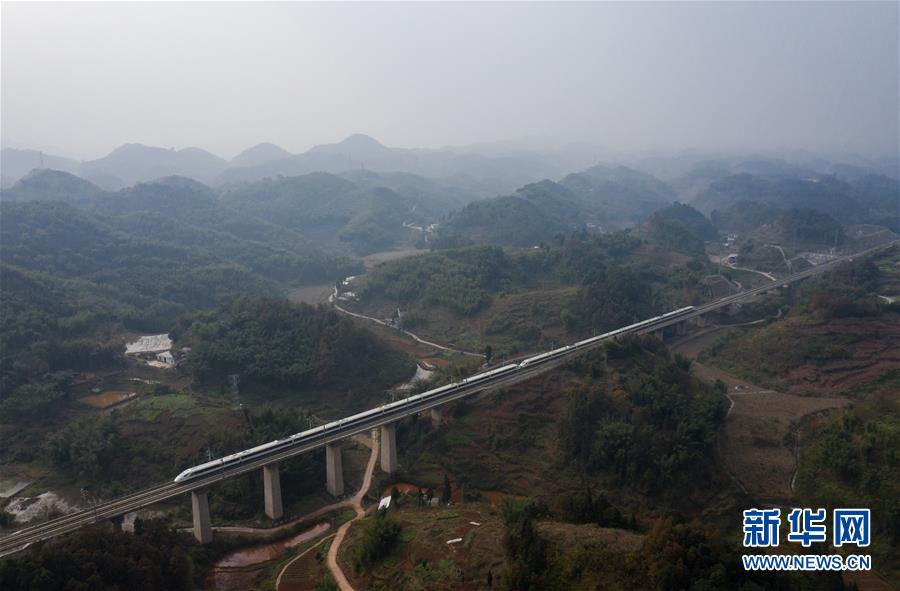 （新華全媒頭條&middot;圖文互動(dòng)）（4）烏蒙歡歌高鐵來(lái)&mdash;&mdash;寫在成貴高鐵通車之際