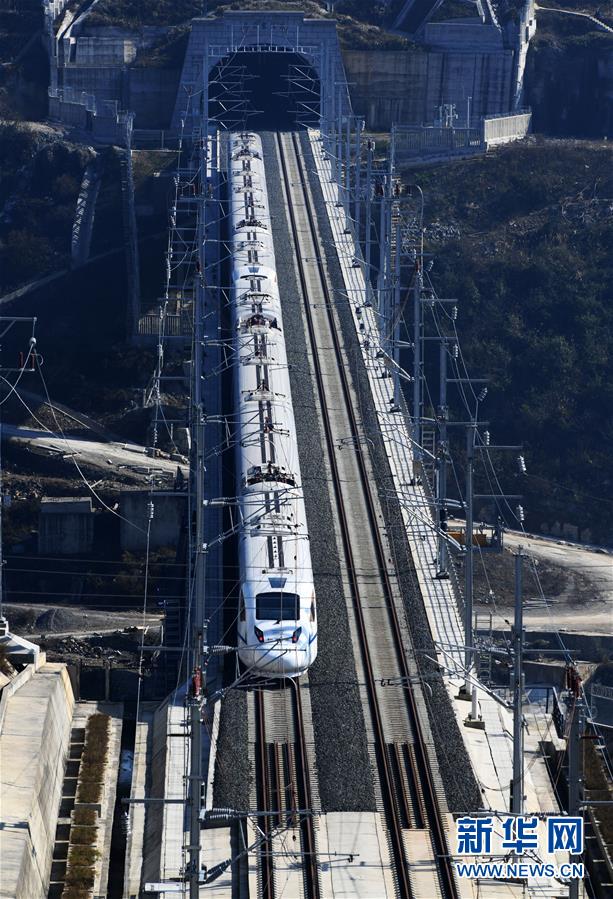 （新華全媒頭條&middot;圖文互動(dòng)）（10）烏蒙歡歌高鐵來(lái)&mdash;&mdash;寫在成貴高鐵通車之際