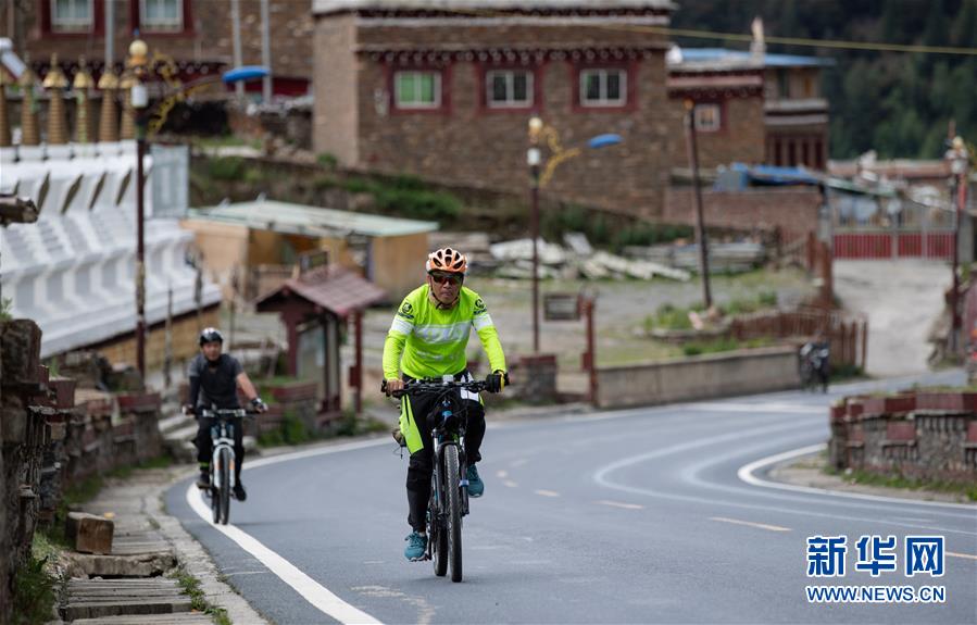 （新華全媒頭條&middot;圖文互動）（11）格?；ㄩ_滿天路&mdash;&mdash;寫在川藏公路通車65周年之際