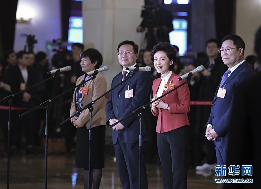 （兩會(huì)&middot;面對(duì)面）（18）全國政協(xié)委員接受采訪