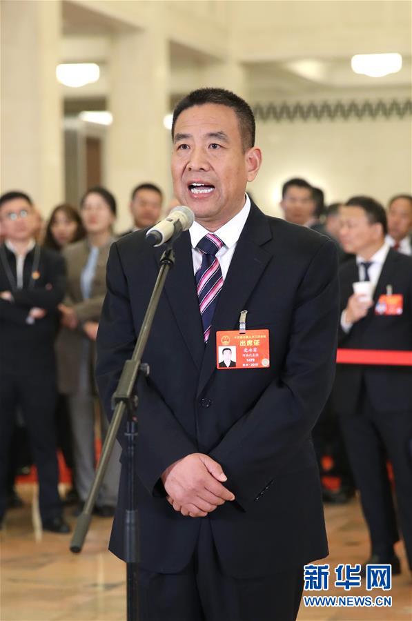 （兩會(huì)&middot;面對(duì)面）（4）全國人大代表接受采訪