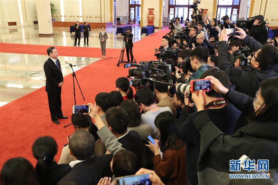 （兩會(huì)&middot;面對(duì)面）（11）采訪(fǎng)部長(zhǎng)